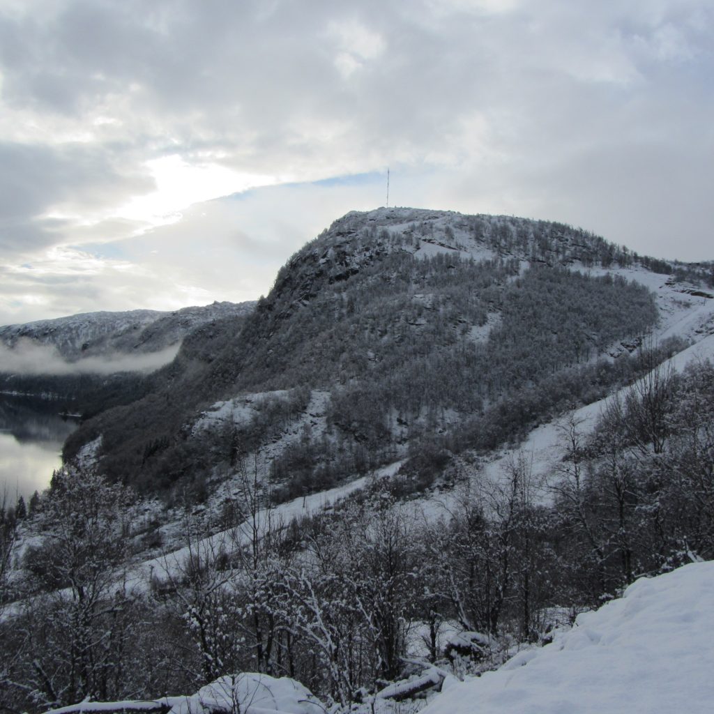 7.11.13 Ørnefjell Ser Frem Til At Alpinistene Snart Skal Boltre Seg Nedover!