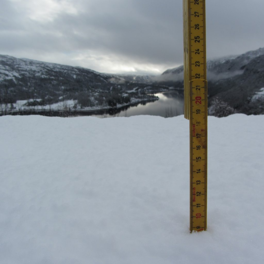 7.11.13 Kl.11.30 Var Snømengden Denne På "Båsliknodden" 591moh.