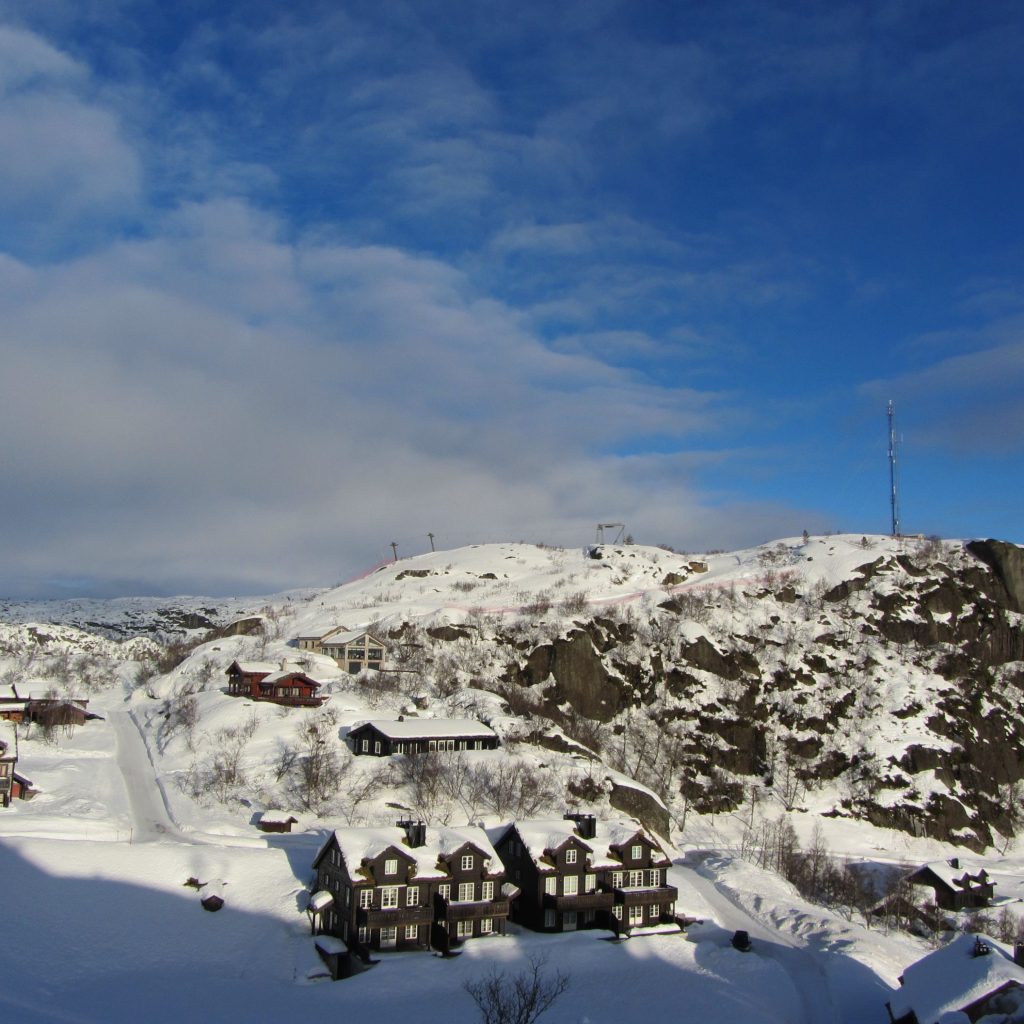 Toppen Av Alpinbakken Midt I Bildet!