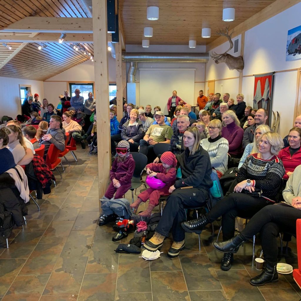 Fullt Hus I Varmestova