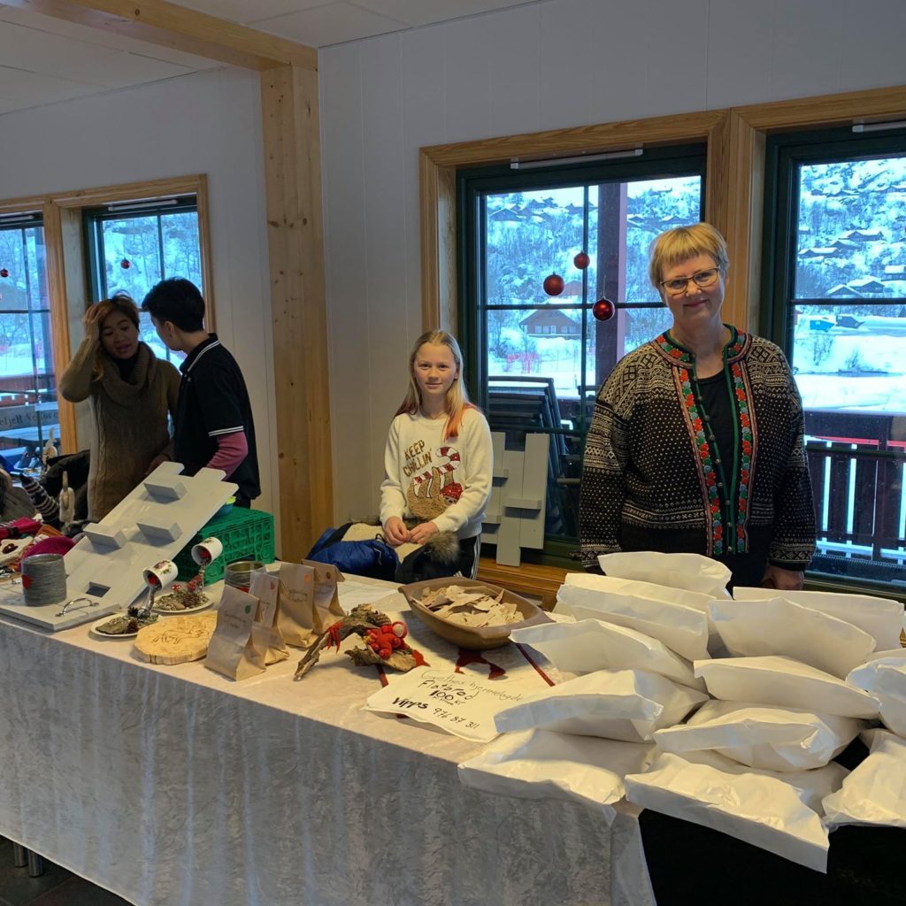 Grethe Tvedt Solgte Flatbrød Og Hedda Tomine Heimelaga Ting Og Saueskinn Fra Ljoslandsau