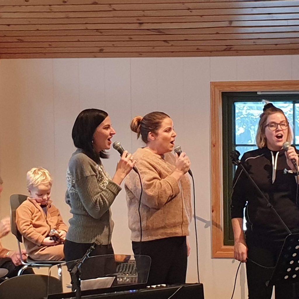Kristin, Jorunn Og Gunvor Synger Viser Fra Åseral
